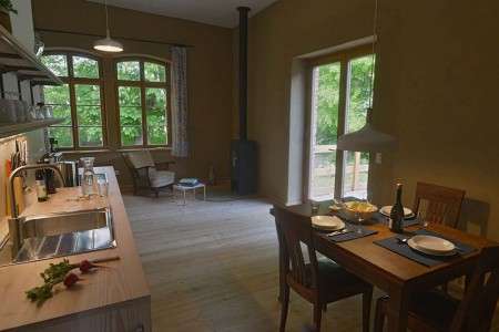 nachhaltige unterkuenfte in deutschland urlaub in der natur auf dem land ruigh gelegen ferienwohnung unkengrund uckermark streuobstwiese alte apfelsorten
