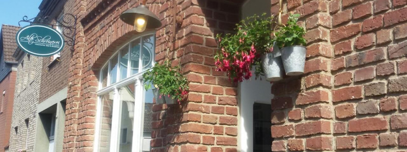 koeln weiss staedtereise urlaub in deutschland nachhaltige unterkunft boutique hotel ferienwohnung antik vintage cafe patisserie backsteinhaus