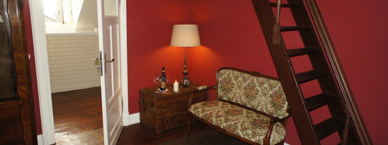 koeln weiss staedtereise urlaub in deutschland nachhaltige unterkunft boutique hotel ferienwohnung antik vintage cafe patisserie backsteinhaus hochzeitssuite