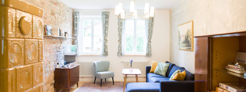 altes backhaus haselberg brandenburg oderbruch maerkisch oderland urlaub mit kindern familienurlaub nachhaltige ferienwohnungen denkmalgeschuetztes gutshaus gerade wohnzimmer