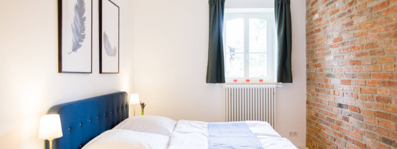 altes backhaus haselberg brandenburg oderbruch maerkisch oderland urlaub mit kindern familienurlaub nachhaltige ferienwohnungen denkmalgeschuetztes gutshaus schlafzimmer gerda