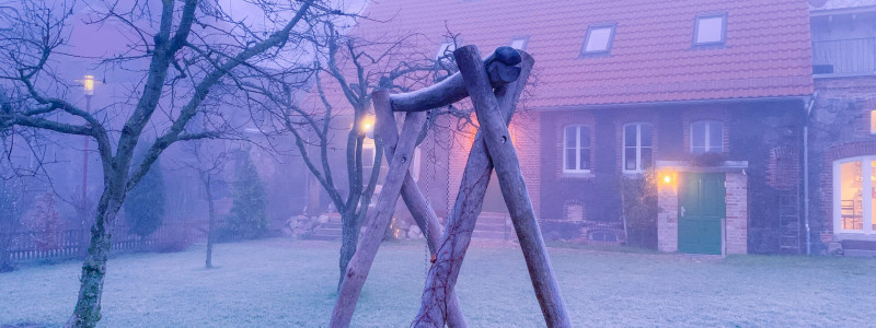 altes backhaus haselberg brandenburg oderbruch maerkisch oderland urlaub mit kindern familienurlaub nachhaltige ferienwohnungen denkmalgeschuetztes gutshaus winter schaukel garten