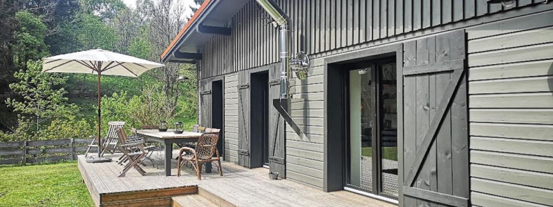 bergquartier herzhausen ferienhaus oberharz berge in der natur mit kindern gruppe grossfamilie winterurlaub norddeutschlands höchstes gebirge haupthaus terrasse sonnenschirm