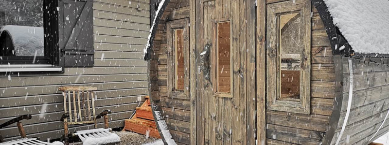 bergquartier herzhausen ferienhaus oberharz berge in der natur mit kindern gruppe grossfamilie winterurlaub norddeutschlands hoechstes gebirge fasssauna aussenansicht winter