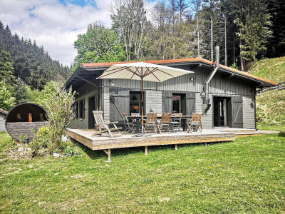 bergquartier herzhausen ferienhaus oberharz berge in der natur mit kindern gruppe grossfamilie winterurlaub norddeutschlands hoechstes gebirge baerenhuette sommer haupthaus terrasse und fasssauna