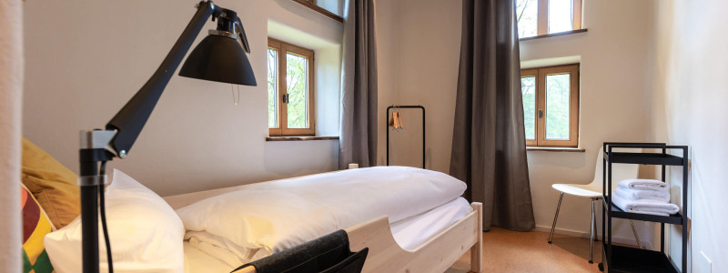 wildland natural resort hornbostel lueneburger heide suedheide niedersachsen hideaway denkmal nachhaltiges hotel gruen tagen feiern heiraten yoga retreat landhaus einzelzimmer