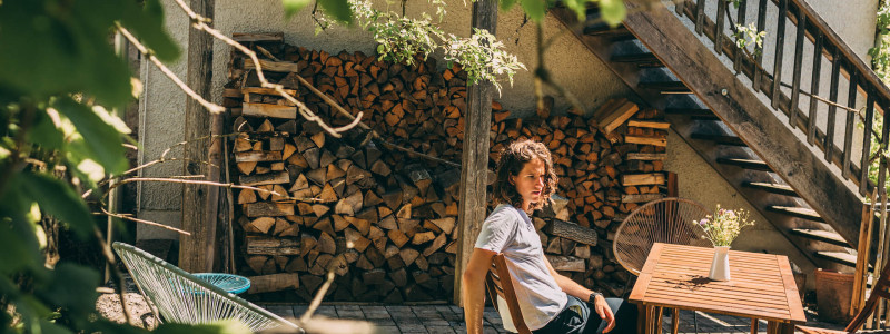 muehlhaus historische muehle fuenf seen land starnberger see voralpenland staffelsee ammersee osterseen nachhaltiges ferienhaus muehlbach strom aus wasserkraft gebraucht second hand moebel urlaub in bayern am wasser in der natur garten