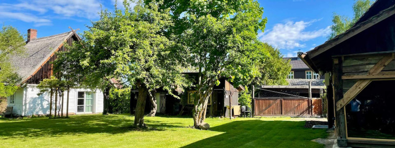 Das Weisse Haus & die Scheune