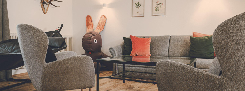 lederer hof tegernsee boutique apartments urlaub am wasser in den bergen mit kindern mit hund regionales fruehstueck kurze transportwege lokale lieferanten second hand moebel holzmoebel wohnraum fat boy hase