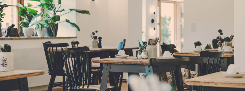 lederer hof tegernsee boutique apartments urlaub am wasser in den bergen mit kindern mit hund regionales fruehstueck kurze transportwege lokale lieferanten second hand moebel holzmoebel fruehstuecksrestaurant