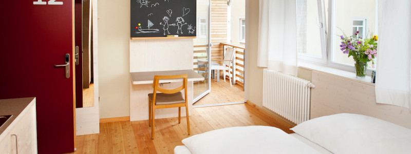 nachhaltige unterkunft familienhotel weimar urlaub in deuschland in der stadt oekologisches holzhaus stadturlaub staedtereise mit kindern mit grosseltern apartments umweltbewusstes reisen apartment zwoelf