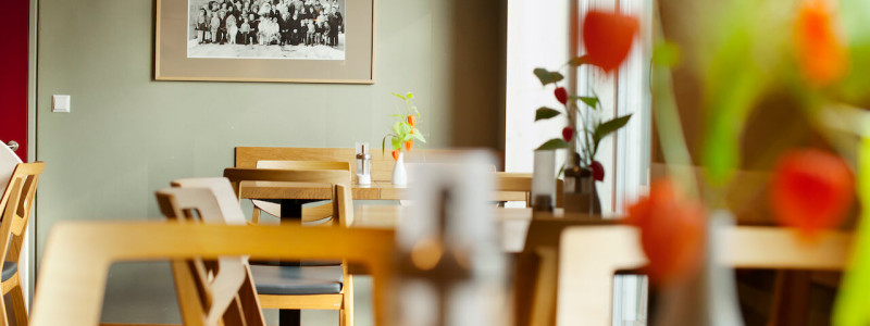 nachhaltige unterkunft familienhotel weimar urlaub in deuschland in der stadt oekologisches holzhaus stadturlaub staedtereise mit kindern mit grosseltern apartments umweltbewusstes reisen gretchen nahaufnahme restaurant