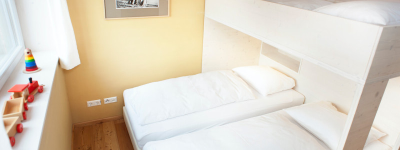 nachhaltige unterkunft familienhotel weimar urlaub in deuschland in der stadt oekologisches holzhaus stadturlaub staedtereise mit kindern mit grosseltern apartments umweltbewusstes reisen stockbett in kinderzimmer