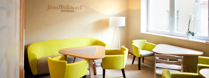 nachhaltige unterkunft familienhotel weimar urlaub in deuschland in der stadt oekologisches holzhaus stadturlaub staedtereise mit kindern mit grosseltern apartments umweltbewusstes reisen lounge