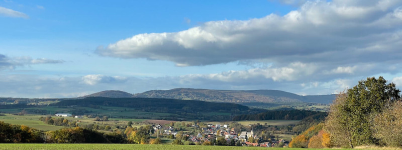 trafohaeuschen umspannstation ferienturm tiny house tiny tower aussergewoehnliche unterkunft weniger ist mehr leben auf kleinem raum bewahren von bestand urlaub in bayern im gruenen in der natur nationalpark biosphaerenreservat rhoen wald ruhe still entspannung auszeit podcast aufnehmen buch schreiben musik machen weekendescape hideaway bad kissingen franken great spa of the world unesco rhoen