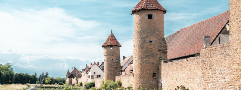 fraenkisches cottage mainbernheim albergo diffuso weinregion bestand bewahren nachhaltige sanierung alter ziegenstall radfahren urlaub in der natur im gruenen ruhig bayern fraekische weingegend rothenburg ob der tauber wuerzburg nuernberg bamberg ortsansicht stadtmauer