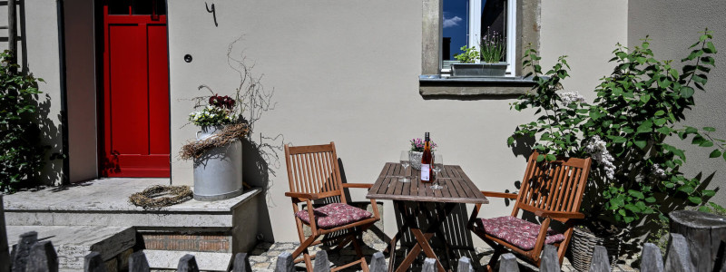 fraenkisches cottage mainbernheim albergo diffuso weinregion bestand bewahren nachhaltige sanierung alter ziegenstall radfahren urlaub in der natur im gruenen ruhig bayern fraekische weingegend rothenburg ob der tauber wuerzburg nuernberg bamberg terrasse