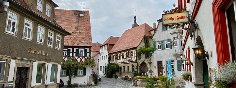 fraenkisches cottage mainbernheim albergo diffuso weinregion bestand bewahren nachhaltige sanierung alter ziegenstall radfahren urlaub in der natur im gruenen ruhig bayern fraekische weingegend rothenburg ob der tauber wuerzburg nuernberg bamberg hauptplatz