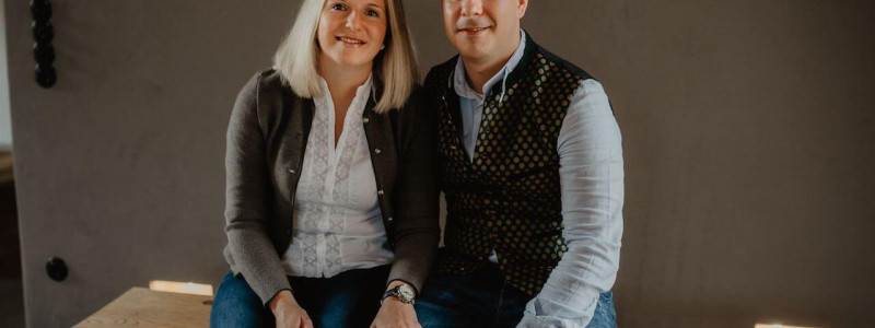 gaestehaus hofna st. christoph ebersberger wald oberbayern muenchen urlaub auf dem land in der natur im gruenen erholung design denkmalschutz sanierter bauernhof einfirsthof tradition moderne natuerliche materialien holz rosemarie max