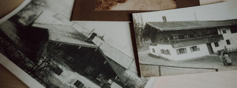gaestehaus hofna st. christoph ebersberger wald oberbayern muenchen urlaub auf dem land in der natur im gruenen erholung design denkmalschutz sanierter bauernhof einfirsthof tradition moderne natuerliche materialien holz alte fotos