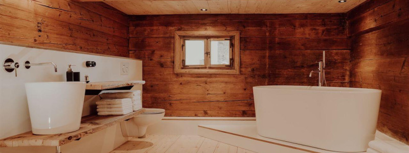 gaestehaus hofna st. christoph ebersberger wald oberbayern muenchen urlaub auf dem land in der natur im gruenen erholung design denkmalschutz sanierter bauernhof einfirsthof tradition moderne natuerliche materialien holz badezimmer
