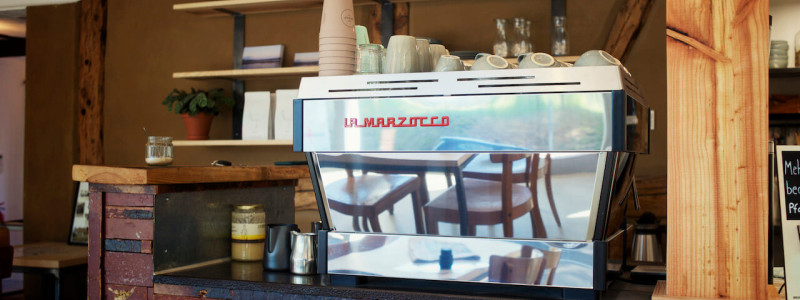 gasthaus canow mecklenburgische seenplatte gaestezimmer apartment fruehstueck gutes essen lebensmittelhandwerk regional saisonal biologisch second hand moebel holzmoebel geschreinert mit holz aus dem hiesigen wald espresso-maschine