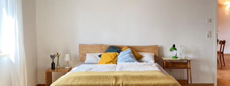 gasthaus canow mecklenburgische seenplatte gaestezimmer apartment fruehstueck gutes essen lebensmittelhandwerk regional saisonal biologisch second hand moebel holzmoebel geschreinert mit holz aus dem hiesigen wald zimmer bett