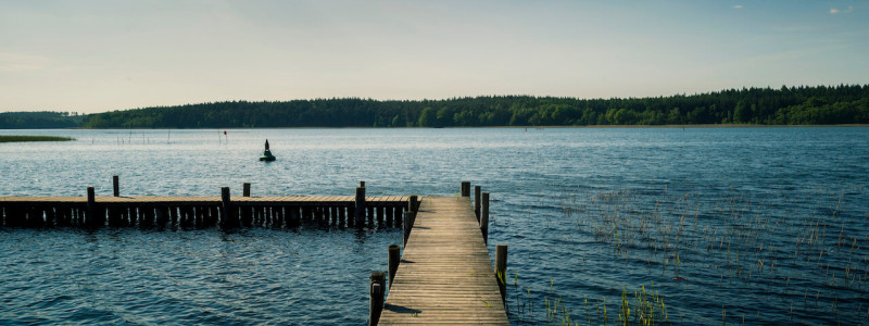 gasthaus canow mecklenburgische seenplatte gaestezimmer apartment fruehstueck gutes essen lebensmittelhandwerk regional saisonal biologisch second hand moebel holzmoebel geschreinert mit holz aus dem hiesigen wald see mit steg