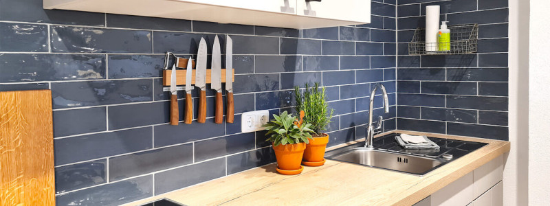 nachhaltige unterkunft apartments goldvogel fischen allgaeu urlaub in den bergen biologisch ökologisch regional hausgemacht architekt innenarchitekt kueche