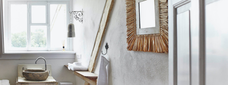 liegenschaft guesthouse rheingau oestrich winkel weinregion weingut historisch bestand bewahren upcycling recycling design decoration reisemitbringsel urlaub am fluss in der natur mit freunden genuss apfelbaeume zimmer lenchen bad