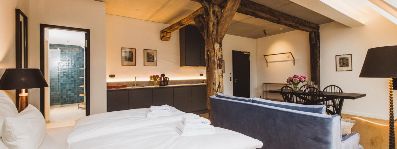 gut damp halbinsel schwansen schlei region ostsee ferien lofts hackschnitzel solaranlage regionale saisonale kueche lokale produzenten urlaub mit hunden mit kindern schlafzimmer wohnraum