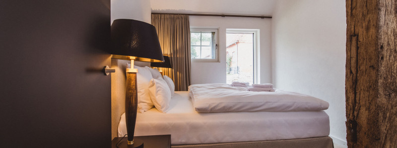 gut damp halbinsel schwansen schlei region ostsee ferien lofts hackschnitzel solaranlage regionale saisonale kueche lokale produzenten urlaub mit hunden mit kindern schlafzimmer