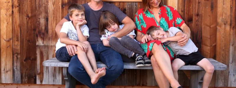 nachhaltige unterkuenfte in deutschland urlaub in der natur auf dem land mit kindern in den bergen mit der familie bayern voralpenland gutshof achatswies ferienwohnung familie graf mit den kindern