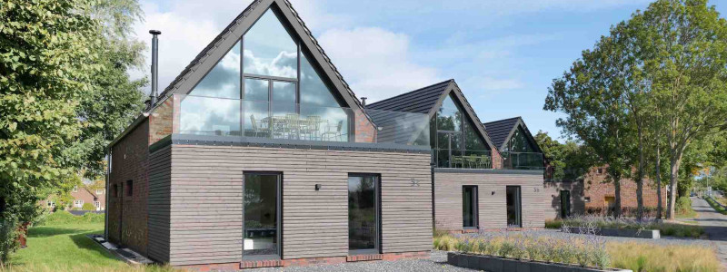 harlepadd ferienhaus neufunnixsiel nordsee frontansicht alle drei haeuser