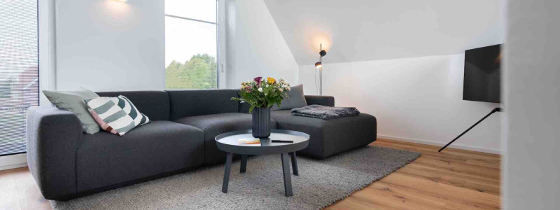 harlepadd ferienhaus neufunnixsiel nordsee sofa im wohnraum