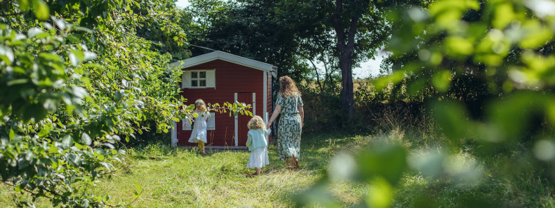 hejnielsons fehmarn ostsee urlaub mit kindern am meer in der natur nachhaltige ferienwohnungen umweltbewusst permakulturgarten ökostrom ökogas spielhaus im garten
