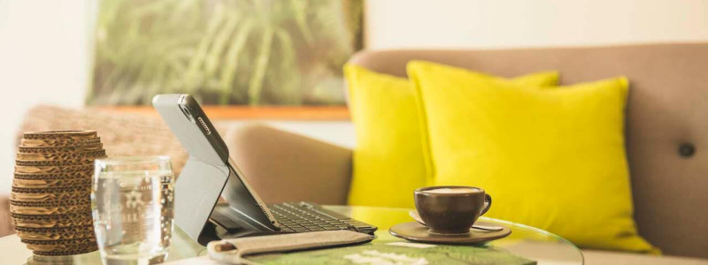 creativhotel luise bayern franken erlangen urlaub in deutschland erstes klimapositives hotel staedtereise geschaeftsreise sofa detail