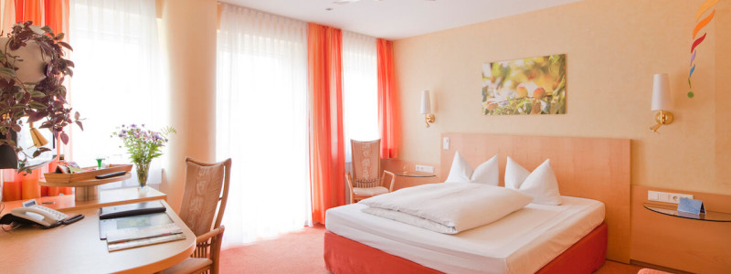 creativhotel luise bayern franken erlangen urlaub in deutschland erstes klimapositives hotel staedtereise geschaeftsreise unrenoviertes zimmer mit oekopass