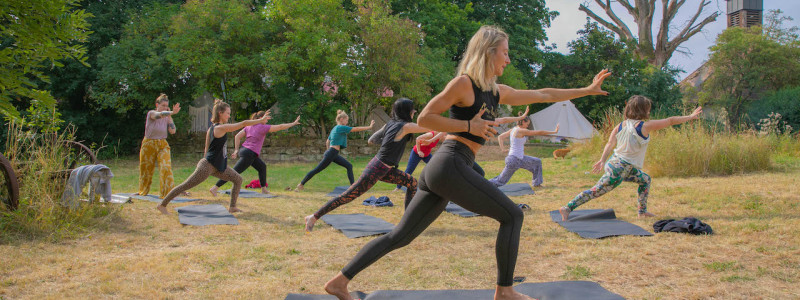 steigerwald franken into the green eco resort glamping zelte yoga retreat urlaub in der natur biologischer gemueseanbau tiere nachhaltiger tourismus yoga mit ina