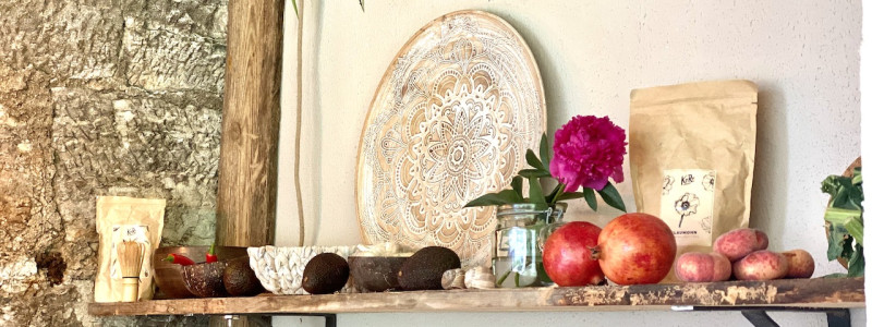 steigerwald franken into the green eco resort glamping zelte yoga retreat urlaub in der natur biologischer gemueseanbau tiere nachhaltiger tourismus glashaus regal