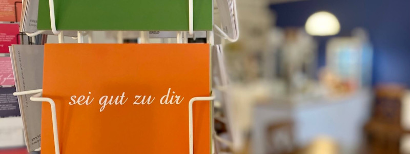 janbecks fairhaus gelting ostsee klimapostives nachhaltige hotel schleswig holstein flensburger foerde nachhaltiges autarkie kreislaeufe gutes essen saisonalitaet regionalitaet lokale produzenten kartenstaender im fruehstuecksraum