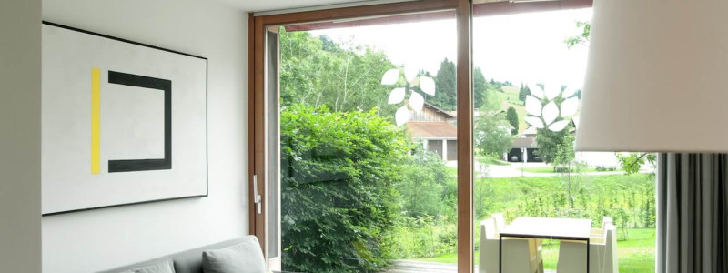 jotvier jungholz ferienwohnung allgäu urlaub in den bergen in der natur mit der familie mit hund nachhaltige bauweise heimische natürliche hölzer baumaterialien wohnraum terrasse