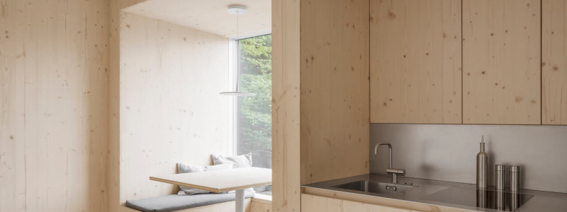 kleine bleibe westerwald urlaubsarchitektur urlaub in der natur im grünen ferienhaeuser für zwei und vier personen oekologische bauweise nachhaltige und natuerliche ressourcen kueche gipfelglueck