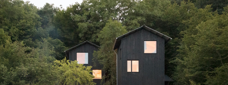 kleine bleibe westerwald urlaubsarchitektur urlaub in der natur im grünen ferienhaeuser für zwei und vier personen oekologische bauweise nachhaltige und natuerliche ressourcen aussenaufnahme