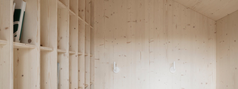 kleine bleibe westerwald urlaubsarchitektur urlaub in der natur im grünen ferienhaeuser für zwei und vier personen oekologische bauweise nachhaltige und natuerliche ressourcen bett gipfelglueck