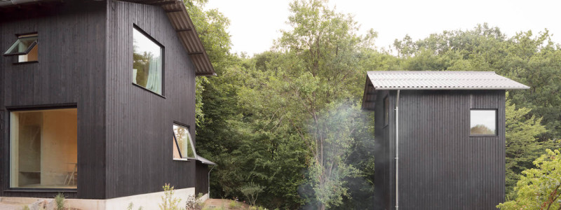 kleine bleibe westerwald urlaubsarchitektur urlaub in der natur im grünen ferienhaeuser für zwei und vier personen oekologische bauweise nachhaltige und natuerliche ressourcen aussenaufnahme