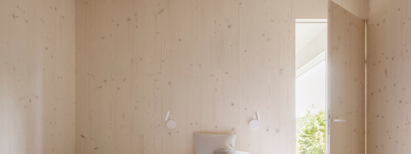 kleine bleibe westerwald urlaubsarchitektur urlaub in der natur im grünen ferienhaeuser für zwei und vier personen oekologische bauweise nachhaltige und natuerliche ressourcen waldwunder schlafzimmer