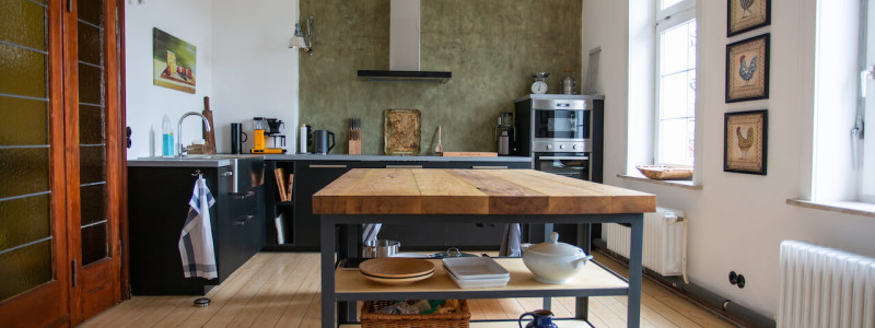 koenigliche oberfoersterei sankt andreasberg kofa 1895 ferienapartments oberharz berge in der natur mit kindern gruppe grossfamilie nachhaltiger tourismus klimafreundlich wohngesund seminare kueche kochinsel apartment no. 1 erdgeschoss