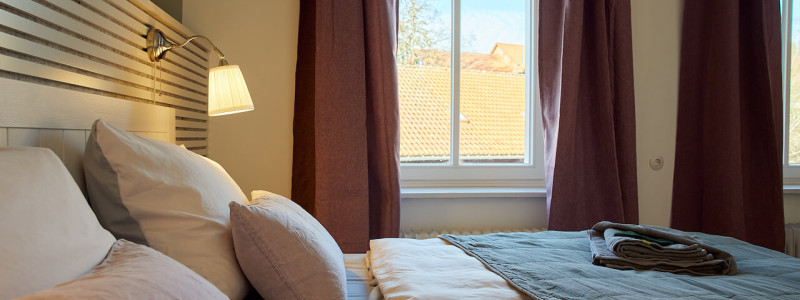 koenigliche oberfoersterei sankt andreasberg kofa 1895 ferienapartments oberharz berge in der natur mit kindern gruppe grossfamilie nachhaltiger tourismus klimafreundlich wohngesund seminare bett seitlich