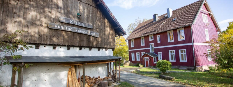 koenigliche oberfoersterei sankt andreasberg kofa 1895 ferienapartments oberharz berge in der natur mit kindern gruppe grossfamilie nachhaltiger tourismus klimafreundlich wohngesund seminare aussenansicht schneune haus